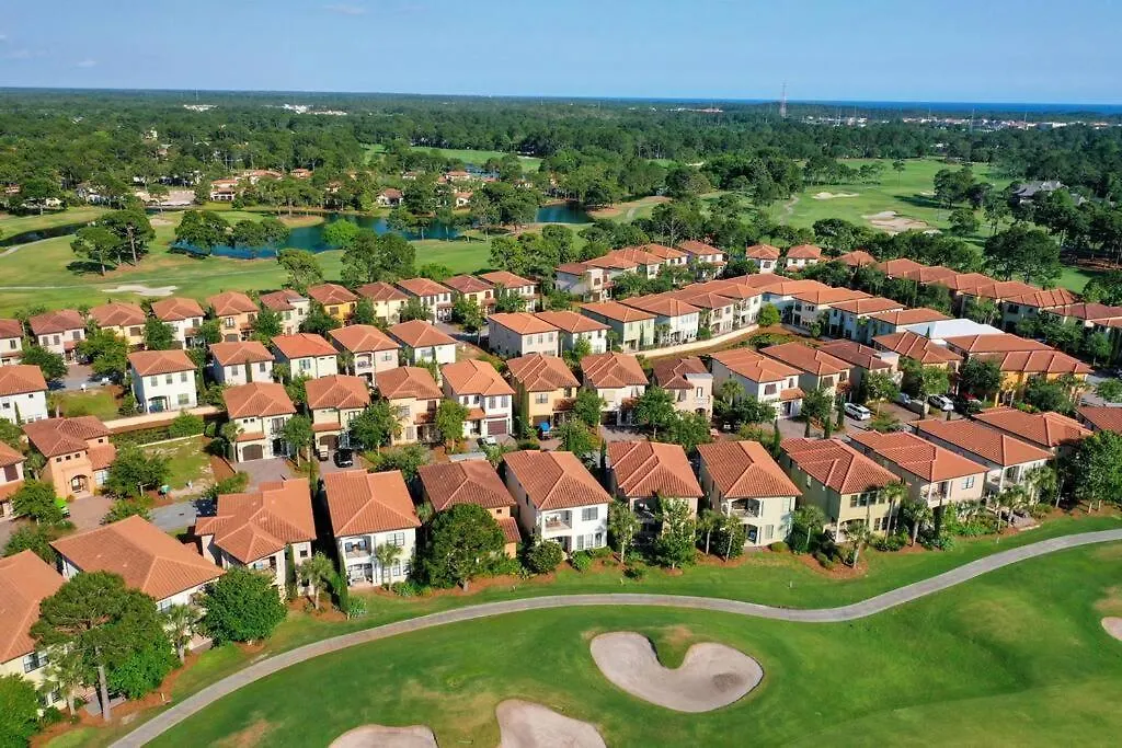 Holiday home Large 4 Bedroom With Bunk Room And 2 Golf Carts! Destin