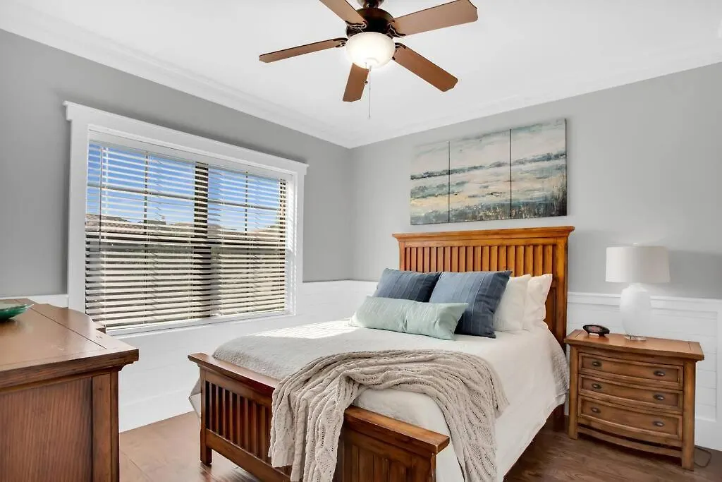 Large 4 Bedroom With Bunk Room And 2 Golf Carts! Destin United States