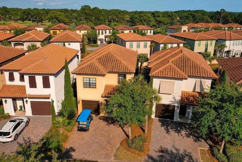 Large 4 Bedroom With Bunk Room And 2 Golf Carts! Destin